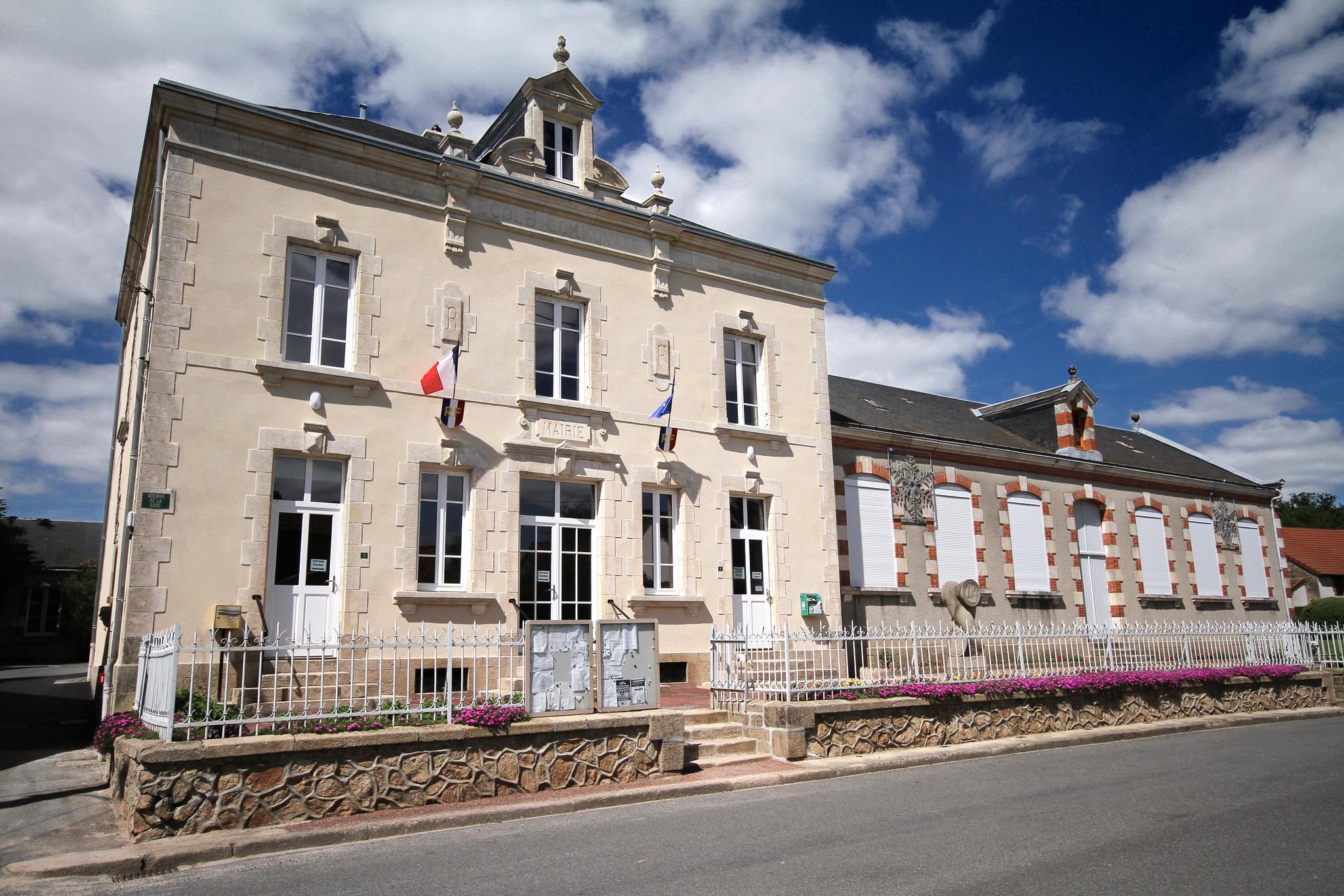 Mairie et salle des fêtes